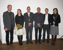 Dr. Alexandra Schieweck (2.v.l.) strahlend im Kreise der Gutachter bzw. des Pr&uuml;fungsausschusses