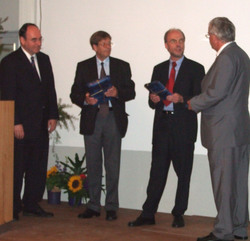 (v.l.n.r) HAWK-Pr&auml;sident Prof. Dr. Martin Thren, Joachim Hildebrandt, Dekan Prof. Dr. Ulrich Ha