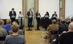 Anregende Diskussionen in der Aula der HAWK am Hohnsen