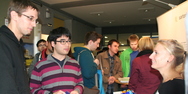 Studierende bei einer Beratung auf der Job- und Praktikumsb&ouml;rse 2014